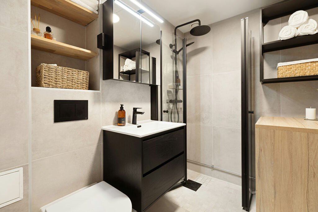 Women Tiny Apartment Bathroom Organization