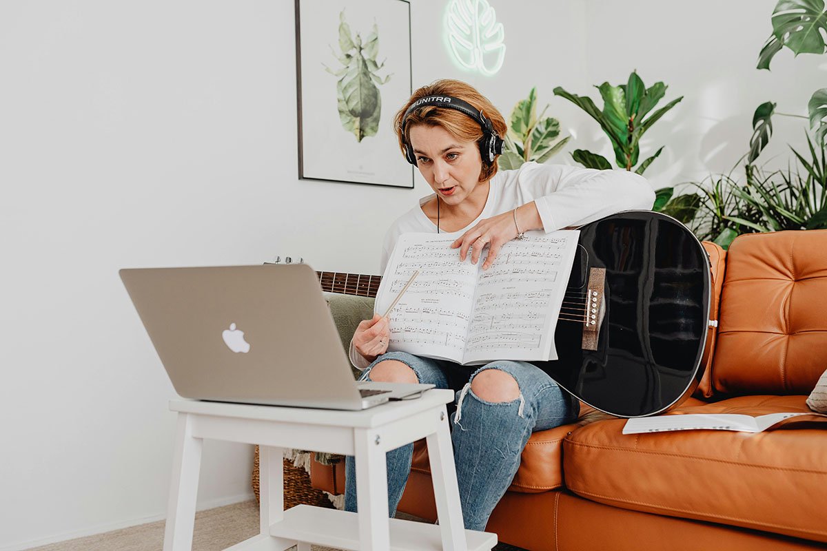Remote Work Lifestyle Women: How Female Professionals Are Leading the ...